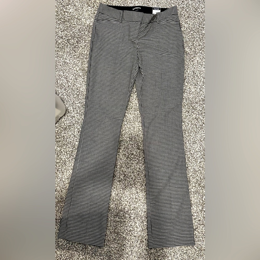 Express black & white dot slacks!!! Columnist fit with slight boot cut. size 6L